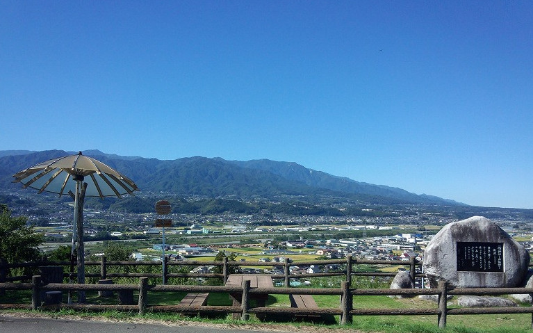 喬木村アルプスの丘公園からリニア通過予定地を望む(喬木村)