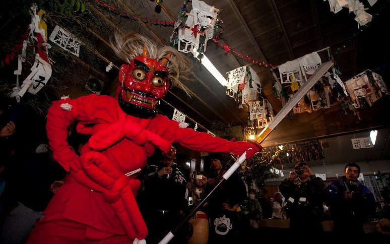 神人和合、五穀豊穣、無病息災を祈願する神事です(東栄町)